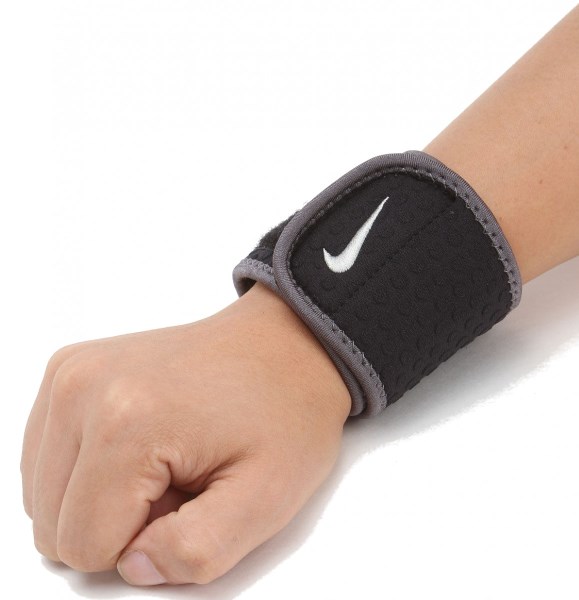 Фиксатор на запястье Nike Wrist Wrap