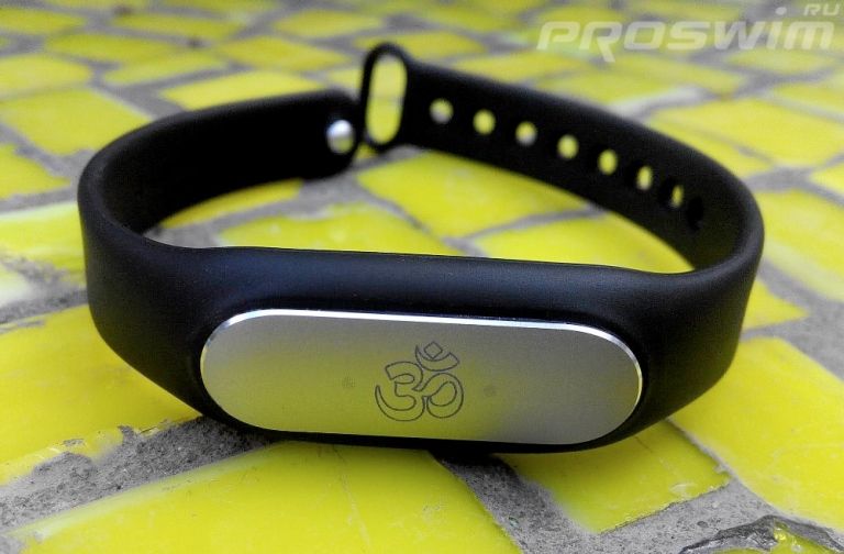 Xiaomi Фитнес-браслет Mi Band с гравировкой "Знак ОМ"