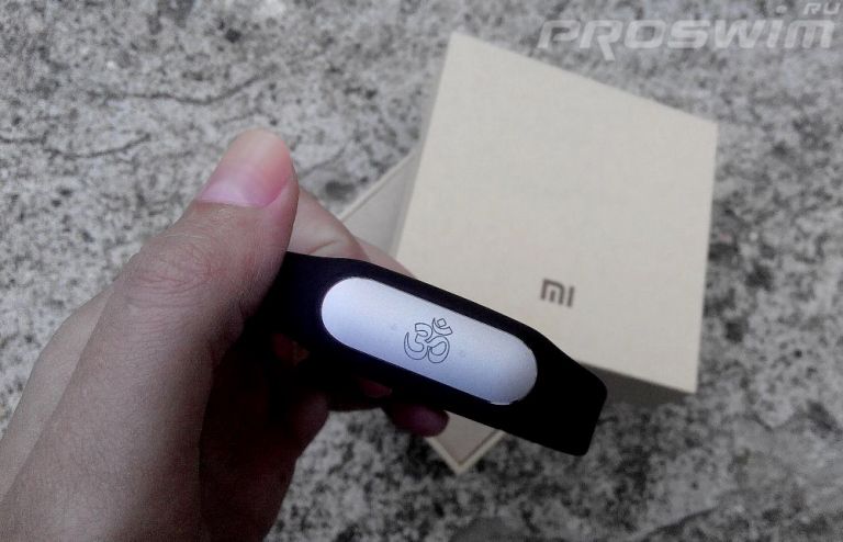 Xiaomi Фитнес-браслет Mi Band с гравировкой "Знак ОМ"