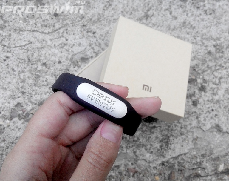 Xiaomi Фитнес-браслет Mi Band с гравировкой "CERTUS EVENTUS" ("Уверенный в успехе")